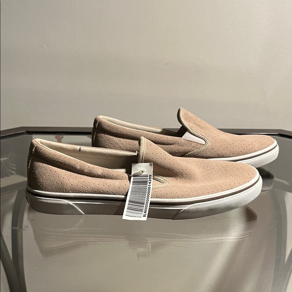 New without Tag  Eddie Bauer size 9 Suede Haller Slip On shoes